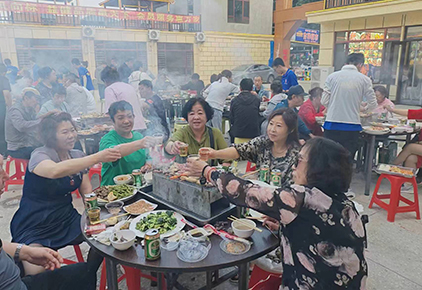 赛淄博百人烧烤